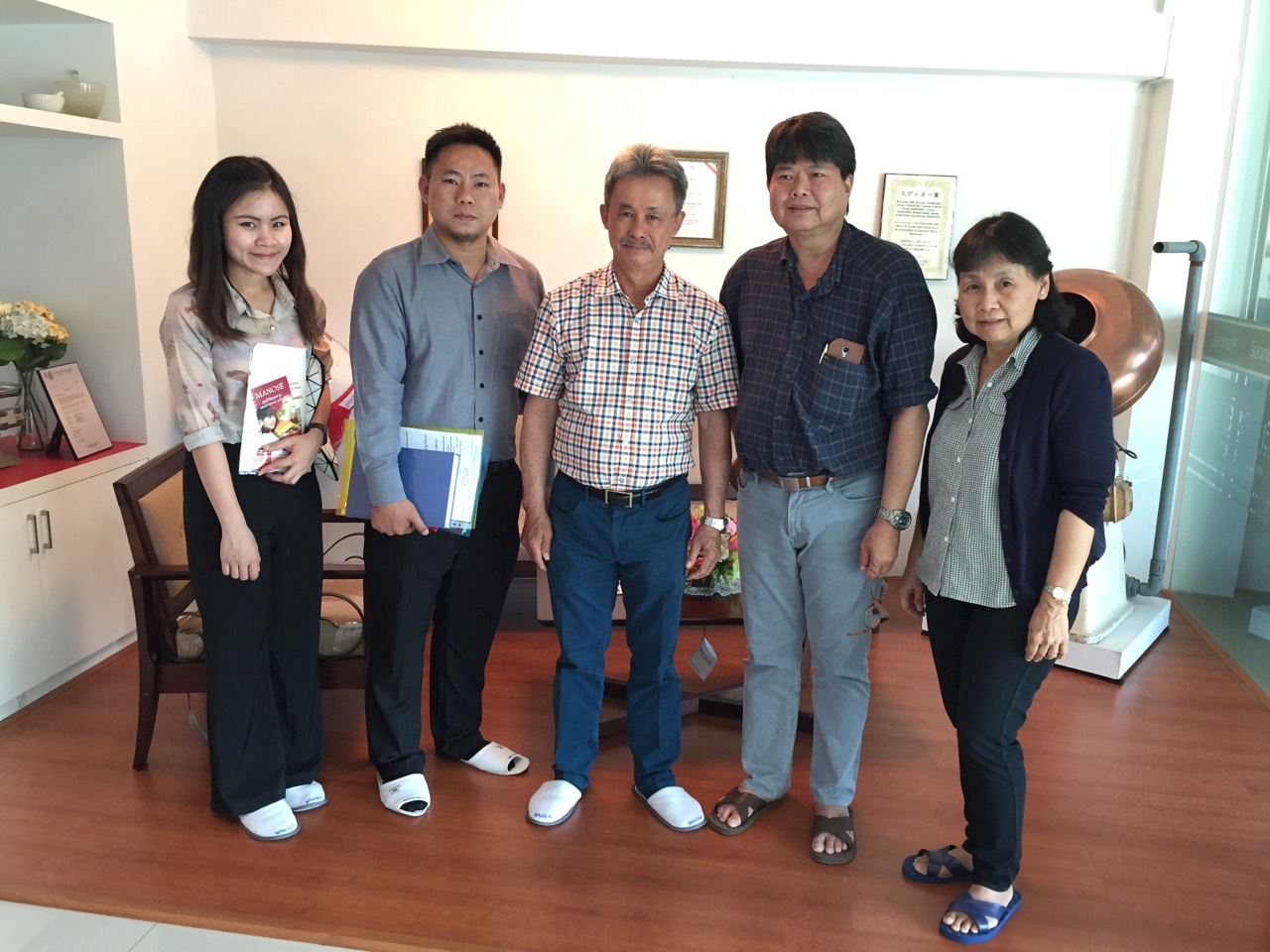 The Executive staffs from Centasia Co., Ltd. in Bangkok visited Manose Health and Beauty Research Center