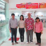 พล.ต.ต. ฉกาจ มาลารักษ์ และคุณไอยศิฎางคม์ มาลารักษ์ จาก บริษัท ขาวละออเภสัช จำกัด เข้าเยี่ยมชมศูนย์วิจัยสุขภาพและความงาม มาโนเซ่