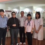 ภก.สมนึก สุชัยธนาวนิช ผู้อำนวยการกองพัฒนายาแผนไทยและสมุนไพร (กยส.) และ นพ. สุรพงศ์ อำพันวงษ์ รองประธานเจ้าหน้าที่บริหารฯ โรงพยาบาลพญาไท เข้าเยี่ยมชมศูนย์วิจัยสุขภาพและความงาม มาโนเซ่