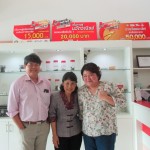 ภญ. วลัยลักษณ์  วิทย์กิตติลักษณ์ ผู้บริหาร บริษัท แอคชีพ ฟาร์ม่า จำกัด  จ.ปทุมธานี เข้าเยี่ยมชมศูนย์วิจัยสุขภาพและความงาม มาโนเซ่