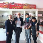 ภก. ศุภชัย ศุภคติสันต์ จากบริษัท ควอลิเมด จำกัด ได้นำศาสตราจารย์ นพ. ดร. จอง ครูทมานน์ จากสถาบันวิจัย Leibniz Research Institute Environmental Medicine (IUF) ประเทศเยอรมนี เข้าเยี่ยมชมศูนย์วิจัยสุขภาพและความงาม มาโนเซ่