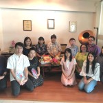 นักวิจัย เจ้าหน้าที่ และศิษย์เก่า ร่วมประเพณีรดน้ำดำหัว ผู้บริหารศูนย์วิจัยสุขภาพและความงามมาโนเซ่ เนื่องในโอกาสวันสงกรานต์