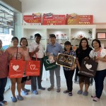 Miss Kritsuda Tipubon and Mrs. Sukanda Tipubon together with Dr. Rohana Sumanasekara have visited and presented souvenir to the Executives of Manose Research Center.